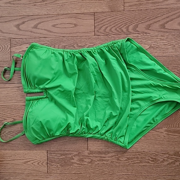 DKNY 1 Piece Rouched Bathingsuit - Picture 2 of 5